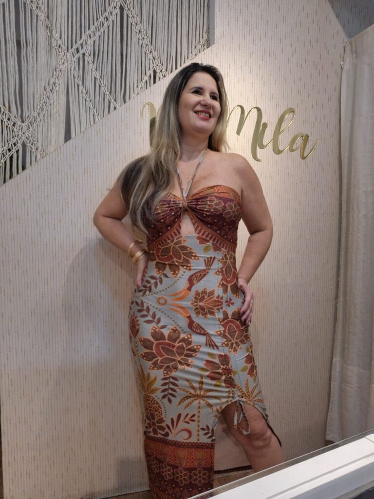 vestido midi tomara que caia com bojo