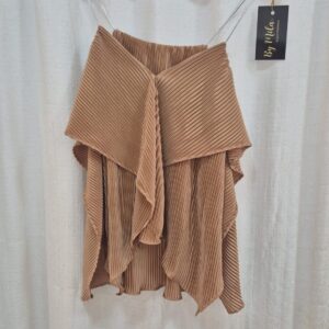 blusa assimétrica curta. u