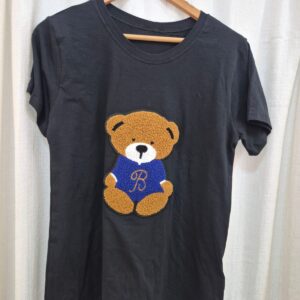 blusa de malha t shirt com aplicação de urso de veludo. tamanho gg