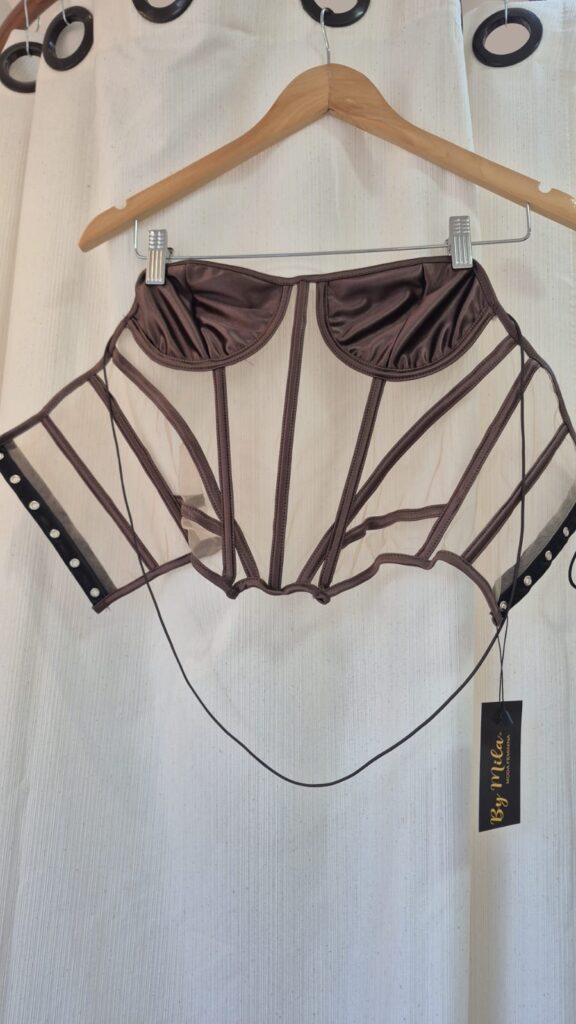 Corselet tule e lyhcra