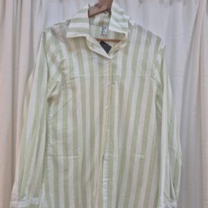camisa manga longa. branco esverdeado. g