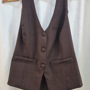 conjunto short colete frente única. alfaiataria na cormarrom. g/m