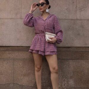 conjunto short saia badados e camisa manga larga, no crepe, na cor vinho e branco.m