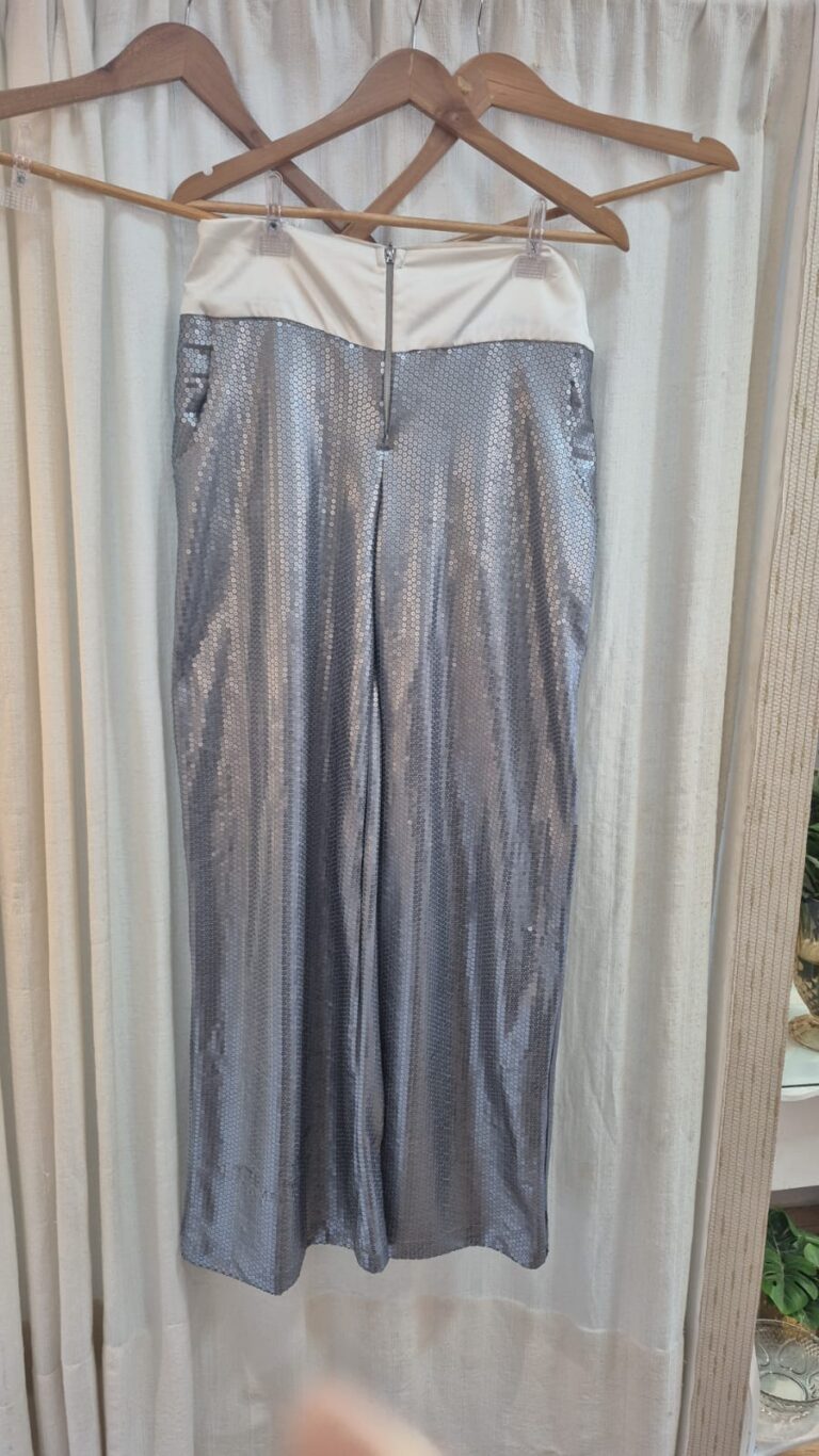 Conjunto calça paetê e, tomara que caia, preta. U