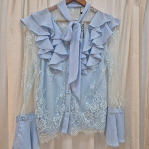 camisa de renda com babado duplo. g