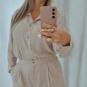 Conjunto short com camisa tecido crepe, listrado branco e bege. U