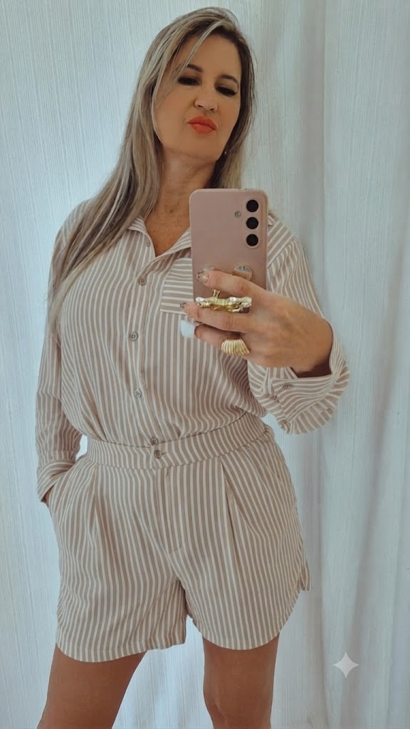Conjunto short com camisa tecido crepe, listrado branco e bege. U