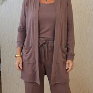 Conjunto calça e blusa de manga longa, tecido moletinho, cor marrom. G