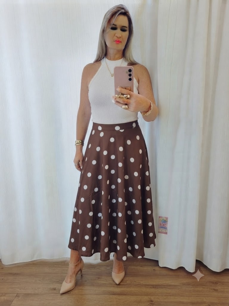 Saia marrom com poé branco, tricoline, evassê. G