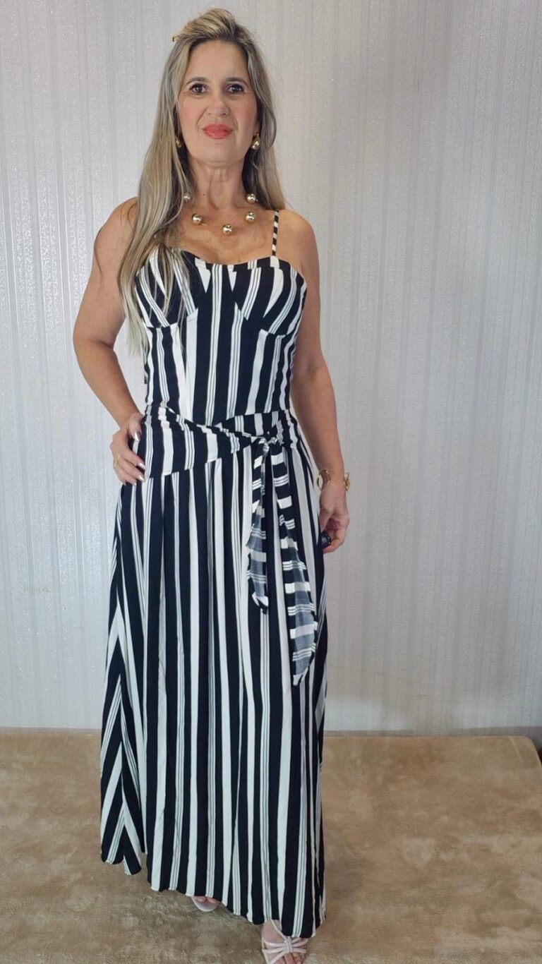 Conjunto saia corselet.