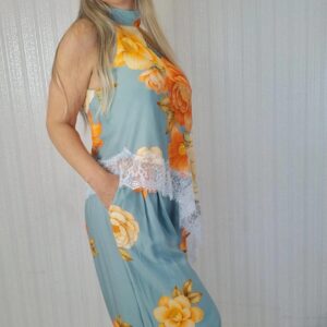 Conjunto calça e bata assimétrica com renda.