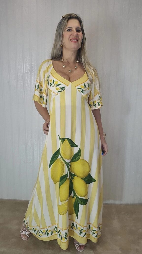 Vestido longo estampado.